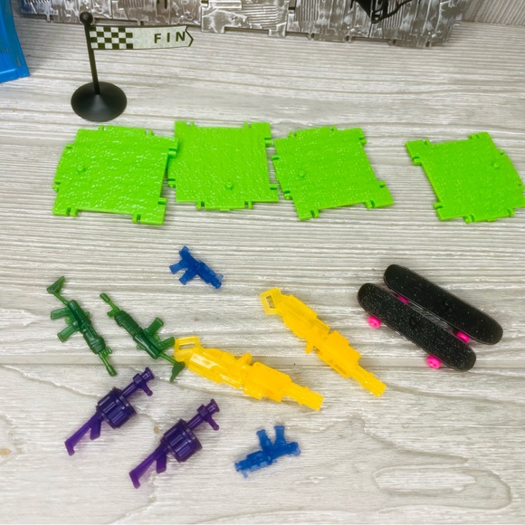 Fortnite supply drop crates , skate boards, playset parts and weapons toys - Picture 4 of 5